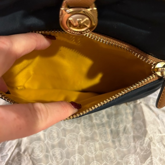 Pew-owned MK Michael Kors Navy blue small bag. - Picture 3 of 9